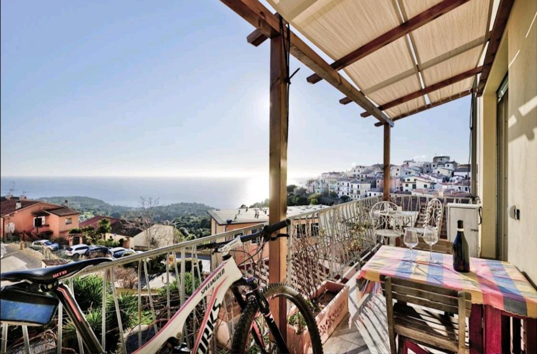 カポリーヴェリIl Balcone Su Montecristo, Bike Friendly - Goelbaアパートメント エクステリア 写真